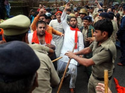 abvp huge rally in dehradun for education system.