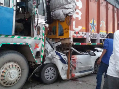three dead in the accident of truck and car