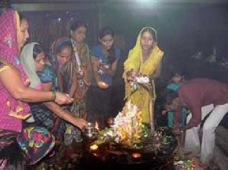 Nag Panchami god ascended to the milk - lava