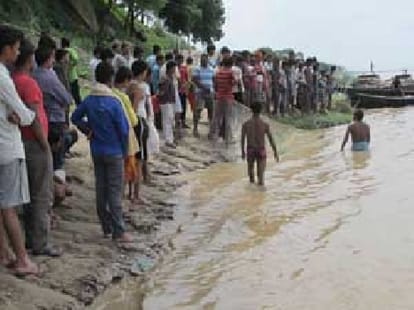 three friends died in ganga river kanpur ?