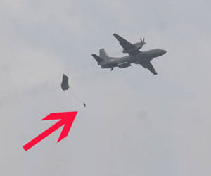 dhoni jump first in parajumping