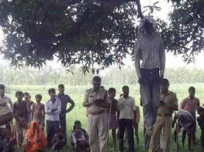 A man found hanging in Sitapur.