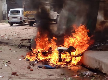 fight in meerut between two groups