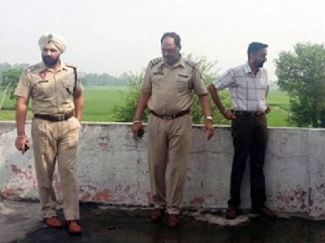 hostage woman and robbery 25 lakhs in nri family 
