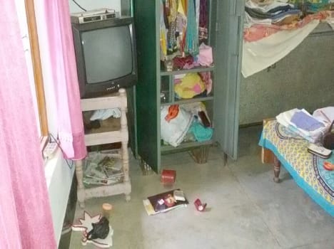 Principal house cash Including goods stolen