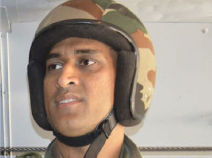 dhoni jumped in night with torch in hand