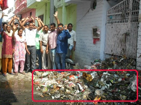 jammu's scavengers thrown garbage in front of house