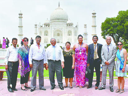 prime minister of twelve countries saw tajmahal