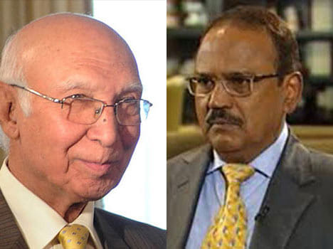 comparison of ajeet dobhal and sartaj ajeej in pak media 
