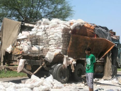 two died in accident near nangal una.
