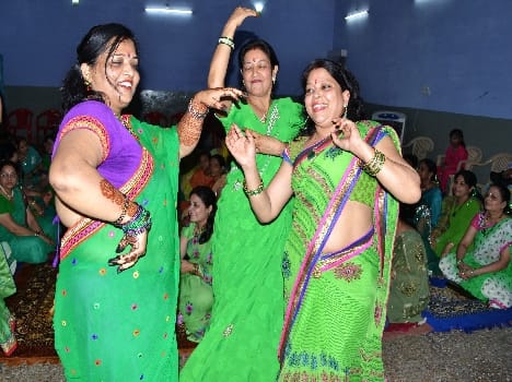 Tijotsv twirled on Psalm yoga Sadikaan