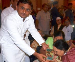 Akhilesh gives political message through a Urdu template.