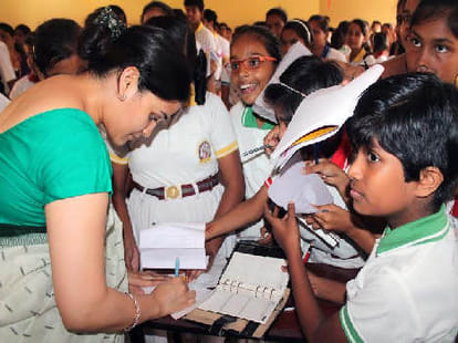 aparna bisht yadav praise abvp for won du election