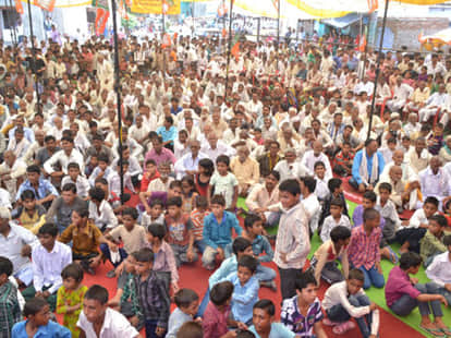 hema malini in mathura doing rally