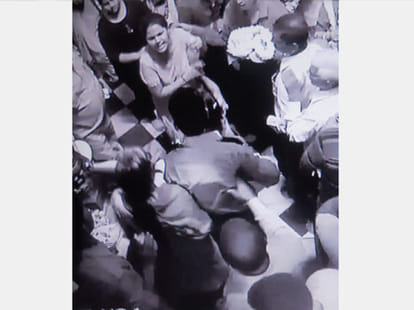 lady slap gaurd of temple for hitting child
