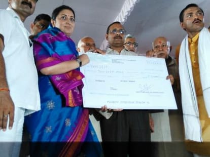smriti irani attacks on congress