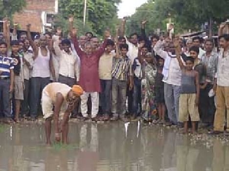Rice expressed opposition to water logging on road rope