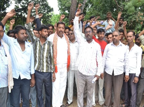 Taxi drivers-owners display again,