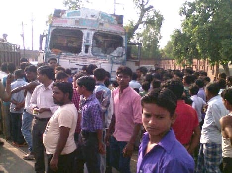 Uncontrollable dumper crushed the young man, serious