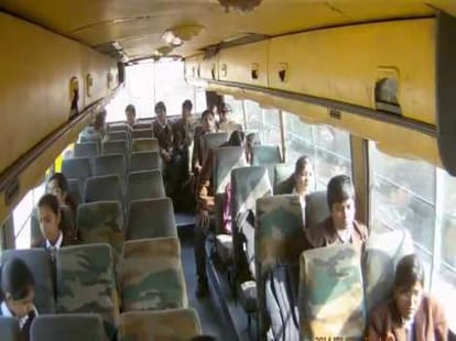 School buses take the camera, female assistants will be deployed to students.