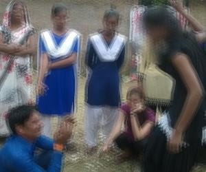 A teengaed girl beats an eve teaser.