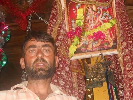 a muslim is guardian of temple in kashmir