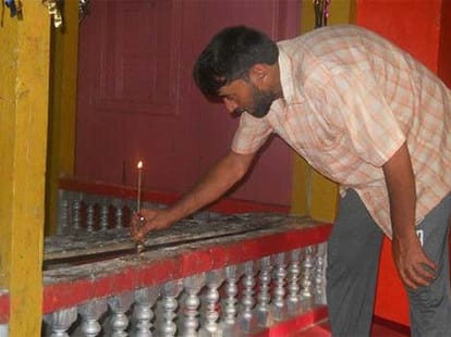 a muslim is guardian of temple in kashmir