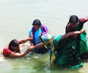 anganwadi workers attempt to suicide in lucknow