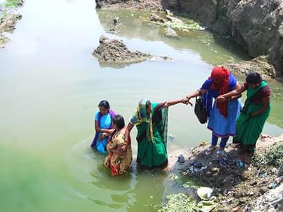 anganwadi workers attempt to suicide in lucknow