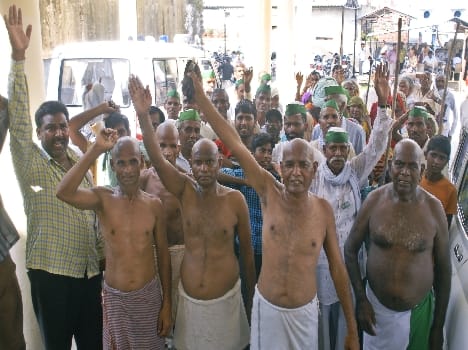 BKU activists took the tonsure, the fire