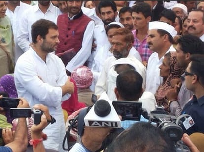 Rahul Gandhi meets ceasefire violation victims in Balakote