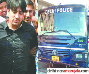 friendly atmosphere in police van befor murder of paras
