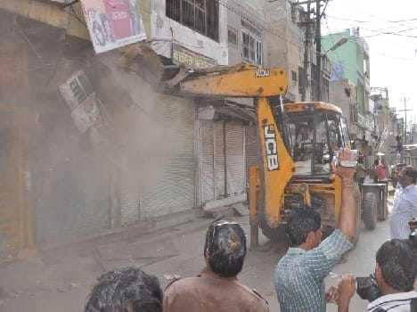 deconstruction in mathura