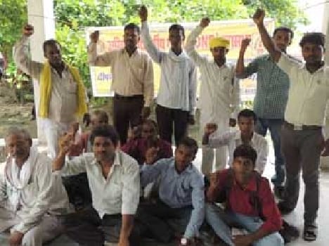 ajitetion various demands on the district headquarters of the All India Gond people of the General Assembly . Amar Ujala