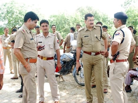 clash between police and people in goverdhan