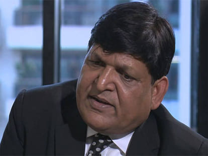 Trapped in the gutter: The street cleaner with four degrees