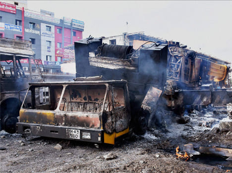 violence continue in gujarat, Army, Central forces in