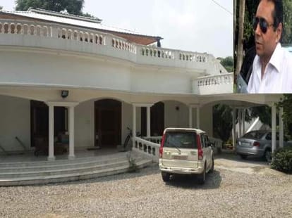 Sheena bora came dehradun with boyfriend rahul mukharjee.