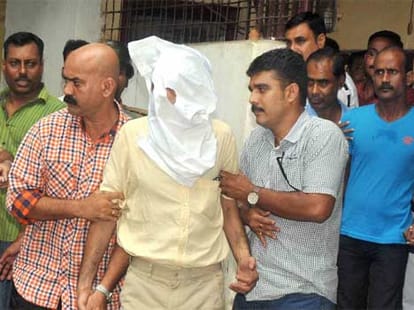 indrani done makeup of sheena after killing her
