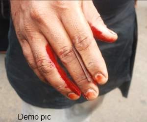 Labourer indulge in conflict with Labour officer, attempt to cut vein