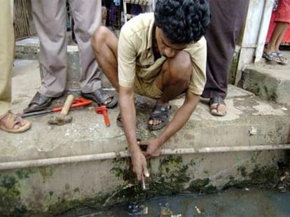 Trapped in the gutter: The street cleaner with four degrees