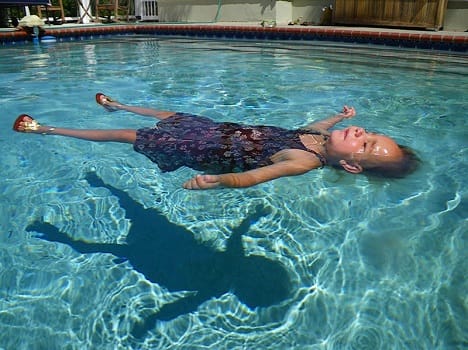 three-year-old girl's died after throwing in a pool by her stepfather