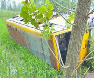2 dead in Bus Accident at aligarh.