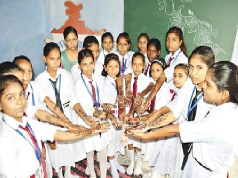 The little ones showed great skill in Mehndi