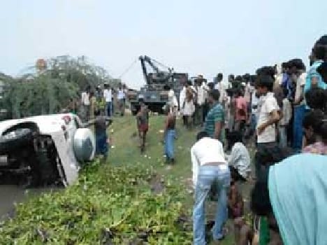 6 injured in road accident