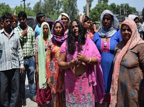 polce arrest a women in case of durg selling