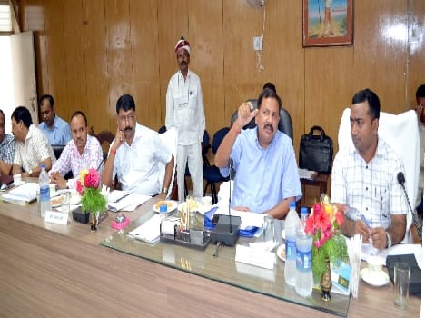 Expressed regret at the situation in primary education
