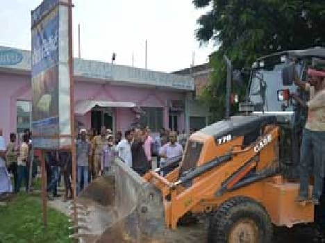 Strictly a second day against encroachment