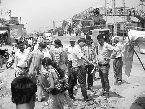 Farmers adamant , will be paid only after the rail corridor