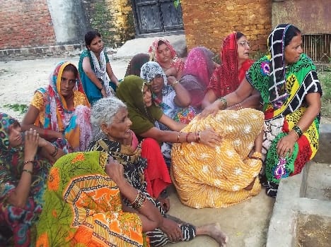 Angry young man made a leap in scolding Ramganga